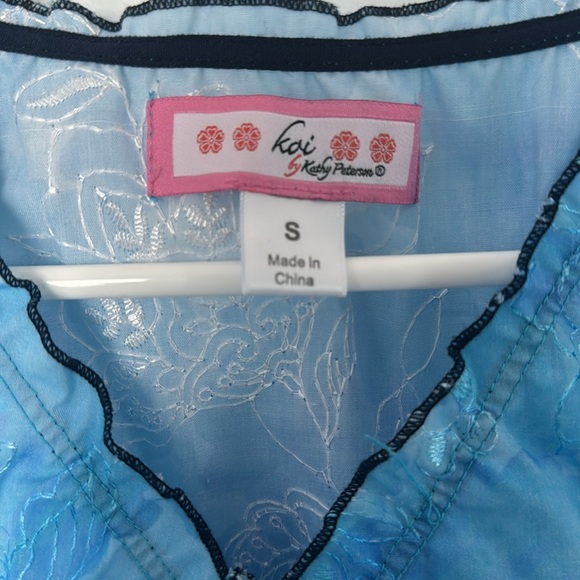 Women’s Scrub Top - Picture 2 of 3